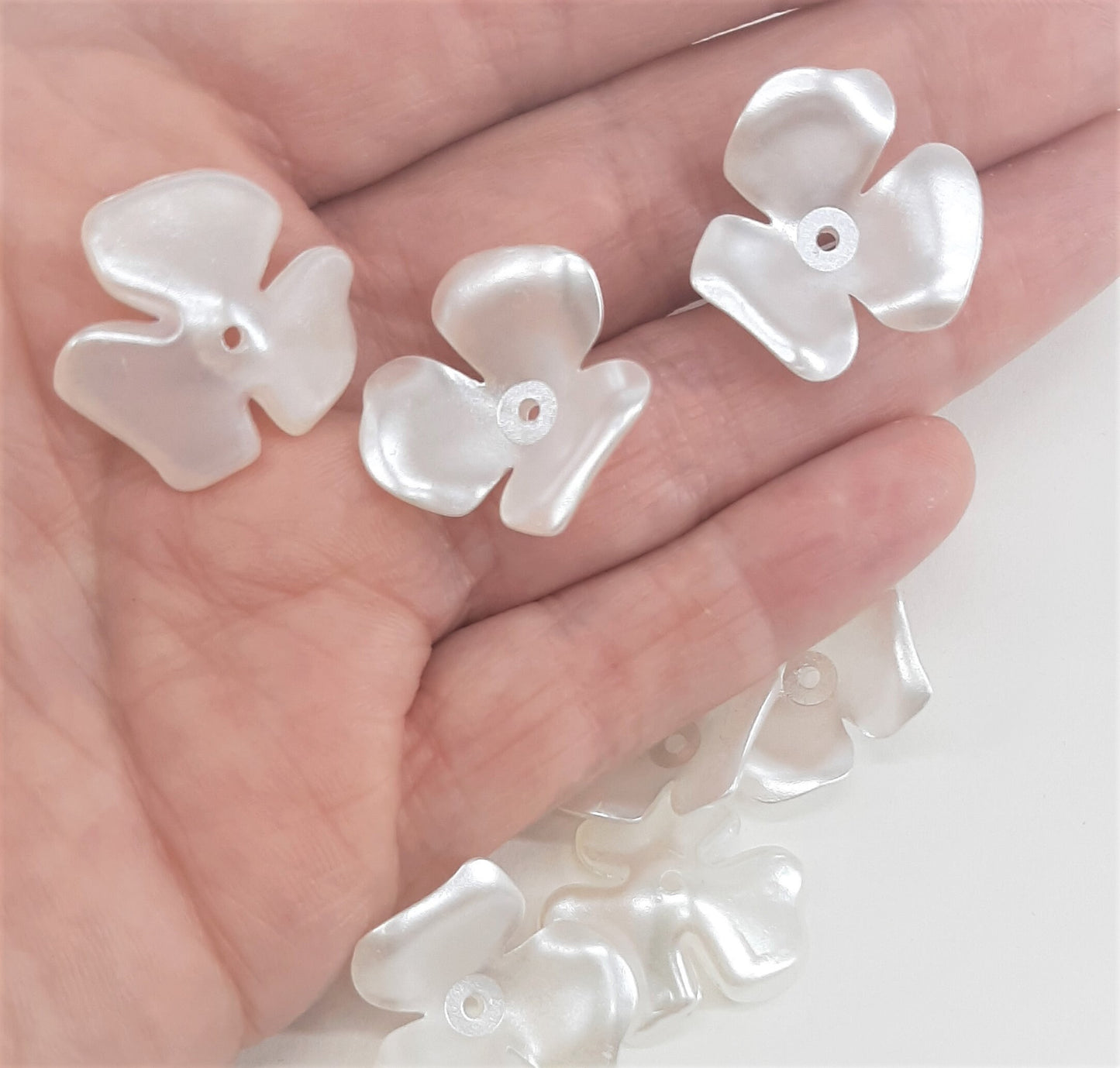 3 PETAL ACRYLIC FLOWER BEADS