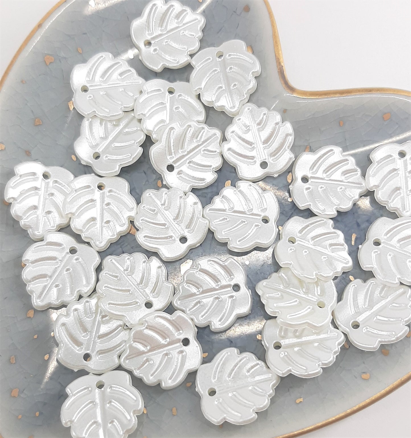 SMALL ACRYLIC LEAF BEADS