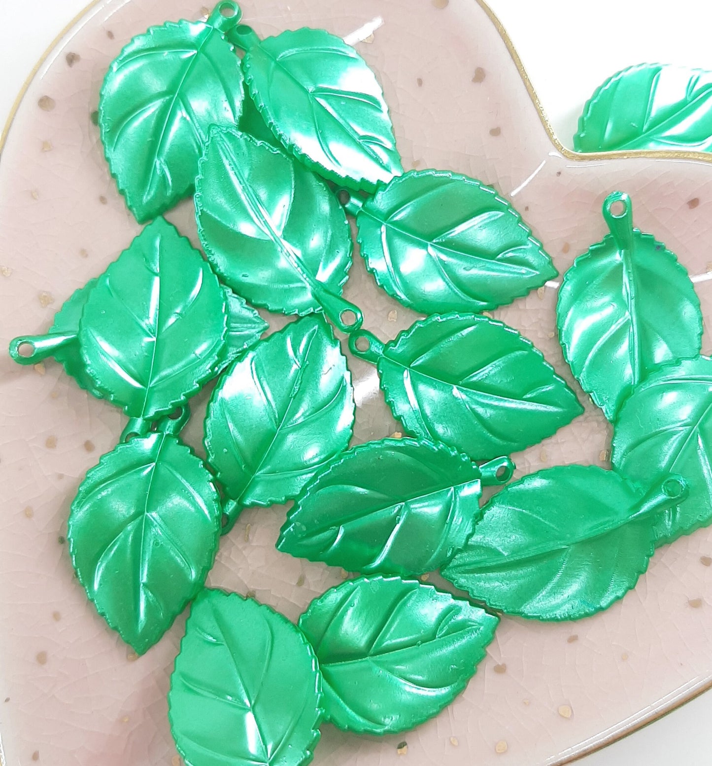 GREEN ACRYLIC LEAF BEADS