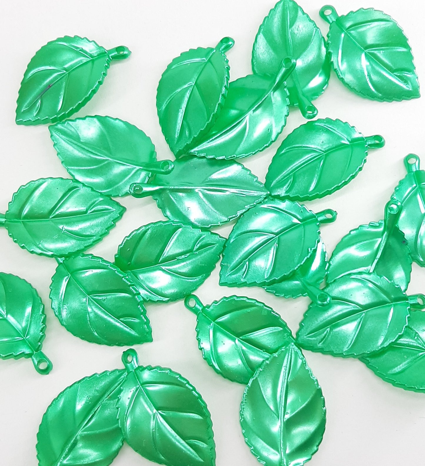 GREEN ACRYLIC LEAF BEADS