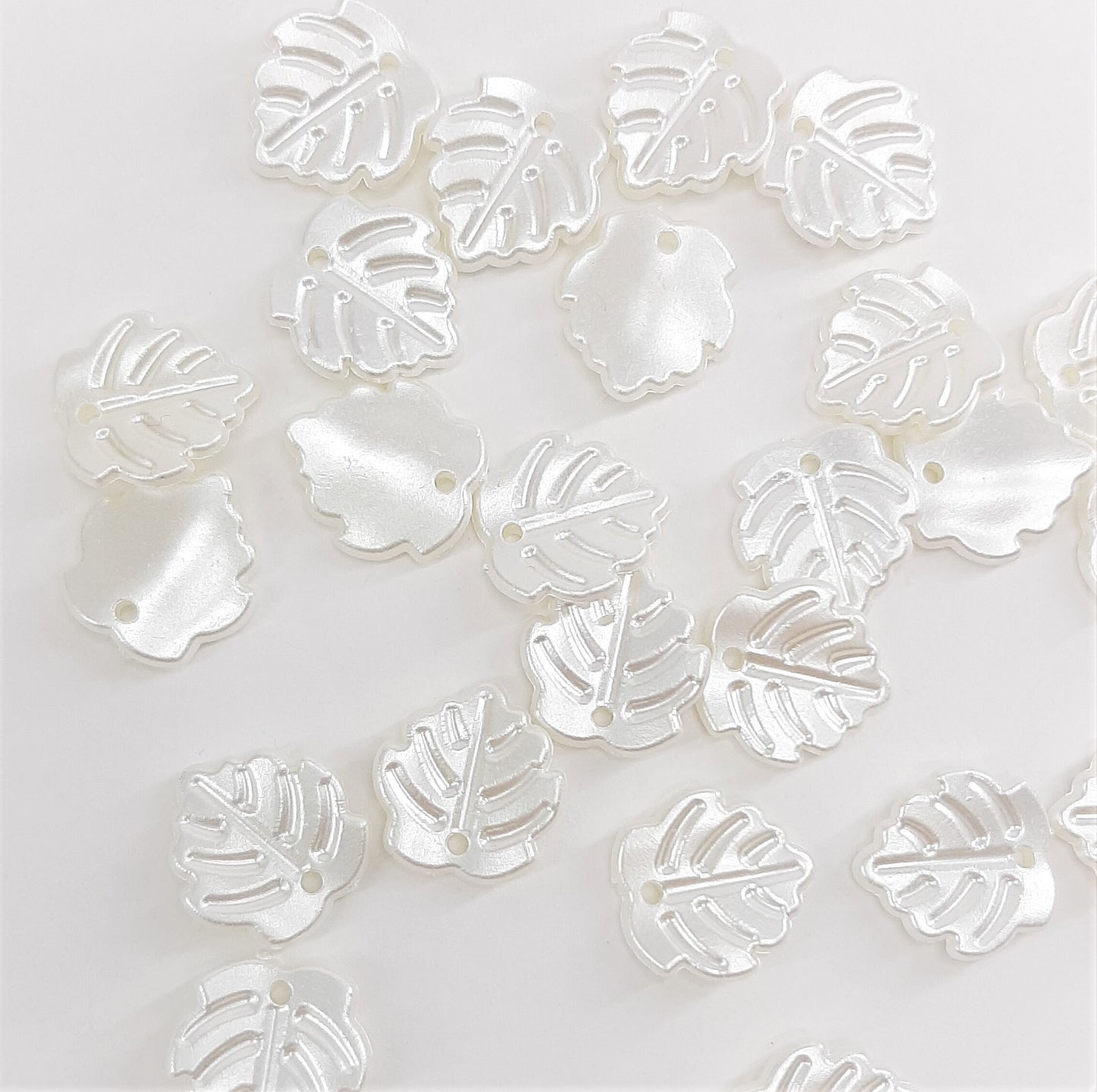 SMALL ACRYLIC LEAF BEADS