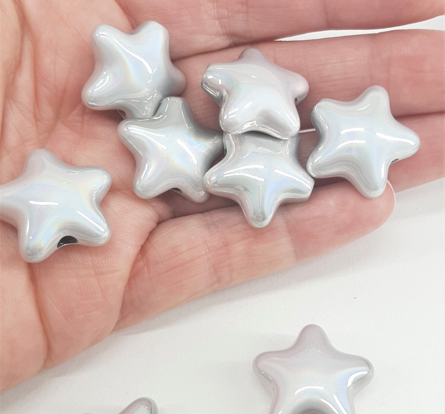 LARGE SHINY ACRLIC PEARLIZED SILVER STAR BEADS