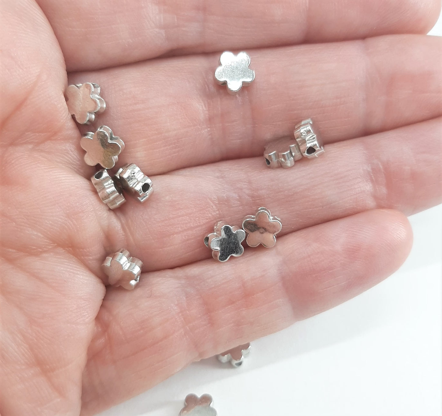 TINY FLOWER BEADS