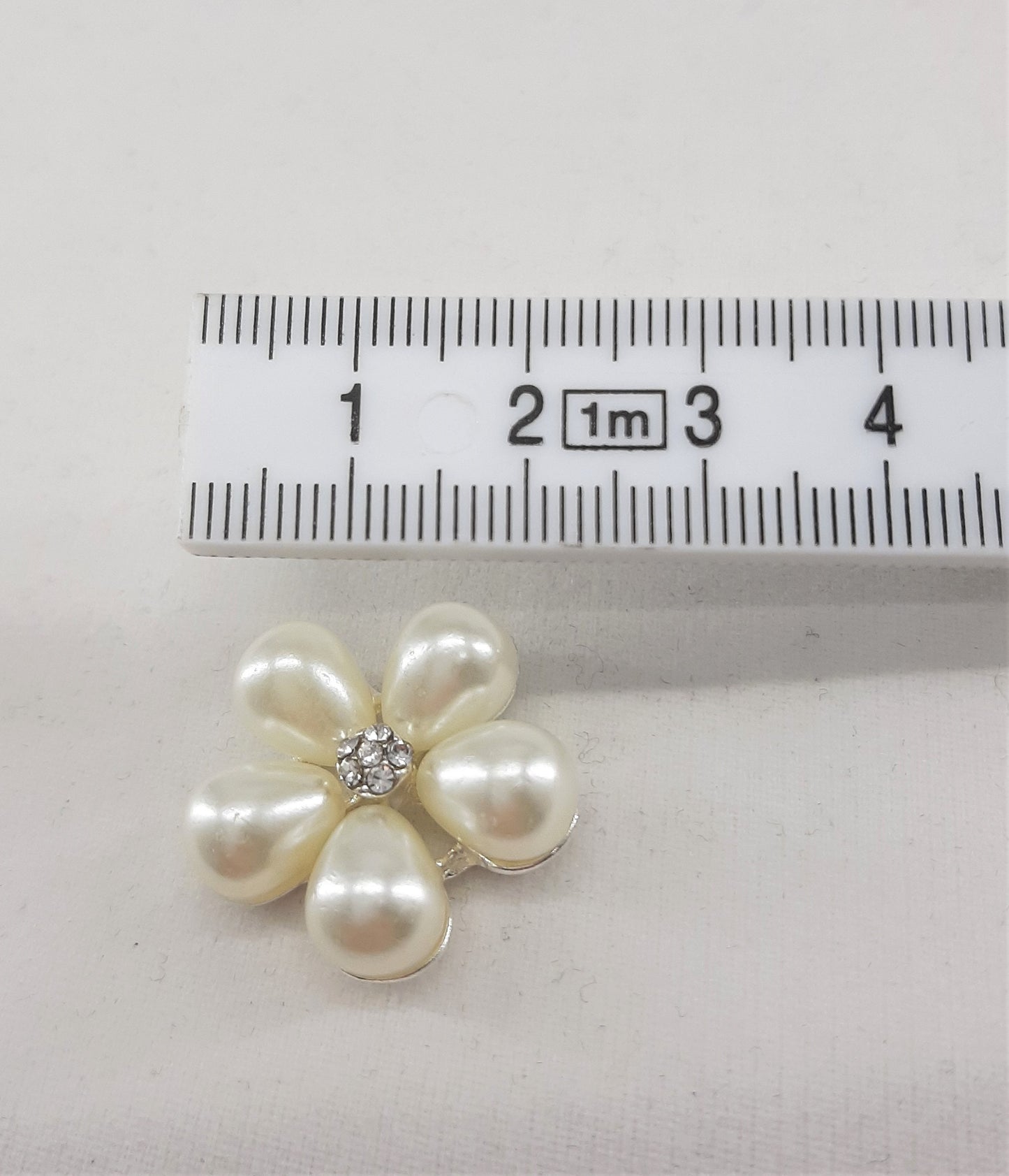 PEARL & CRYSTAL FLOWER FLATBACKS