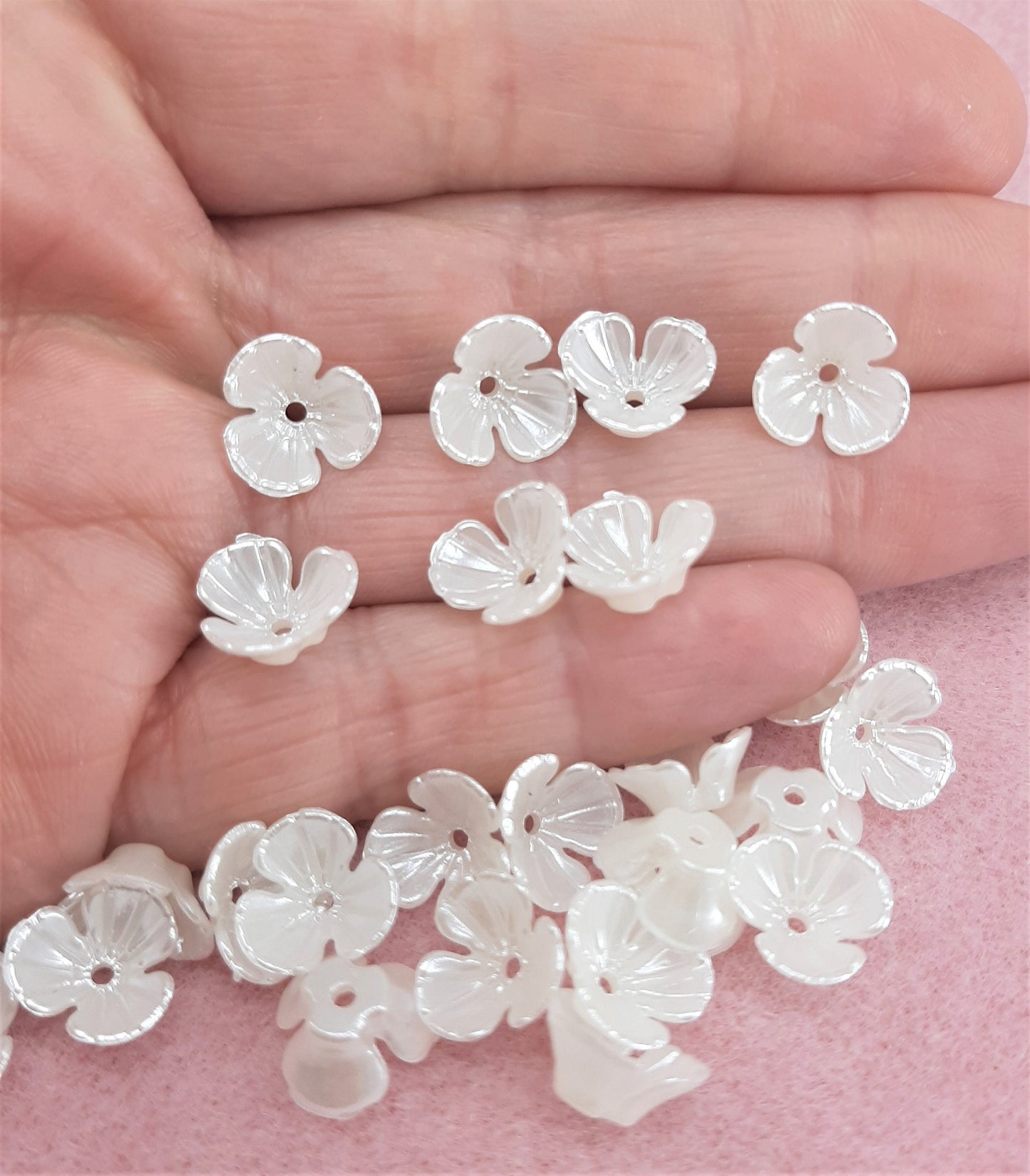 ACRYLIC FLOWER BEADS