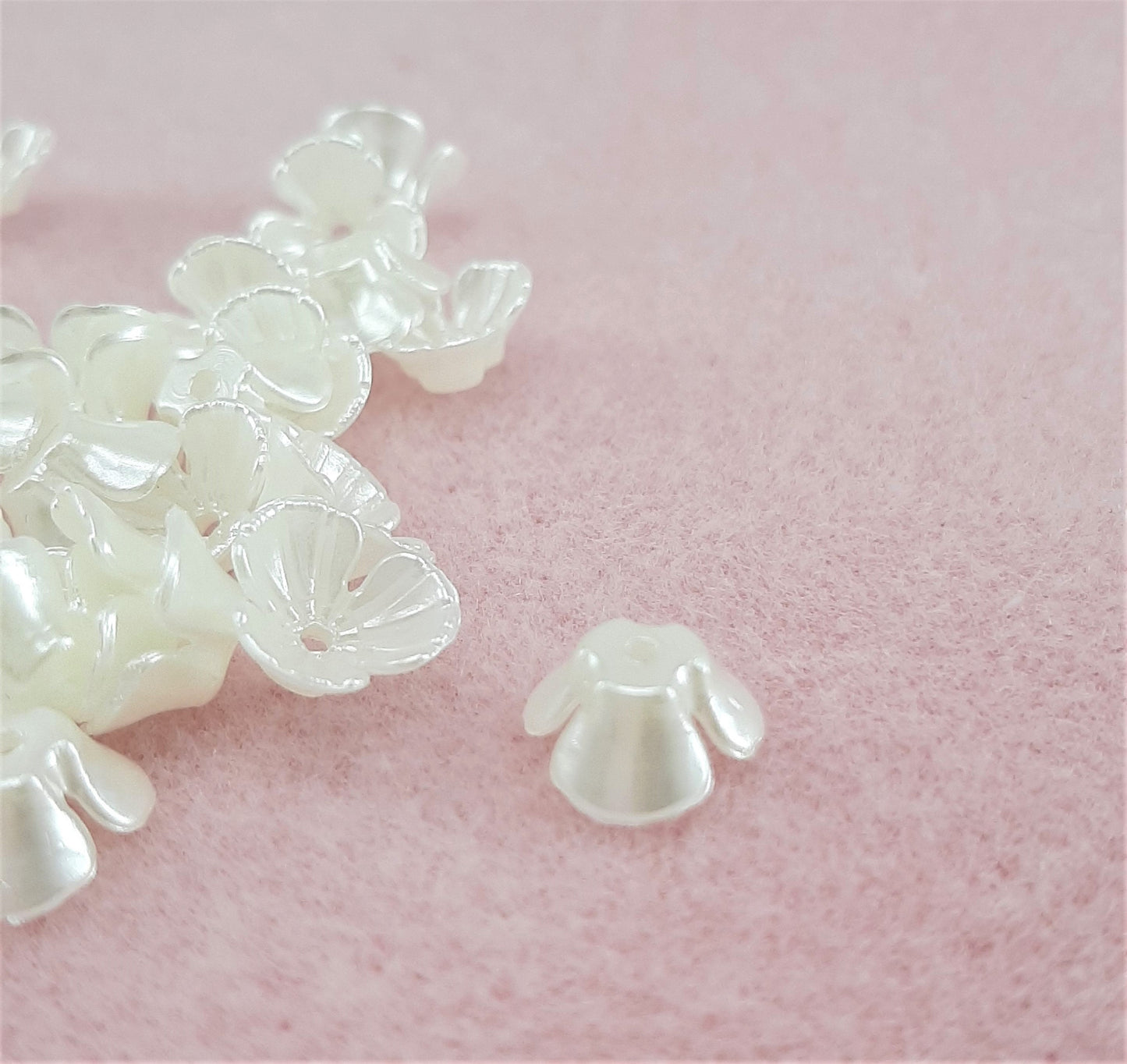 ACRYLIC FLOWER BEADS