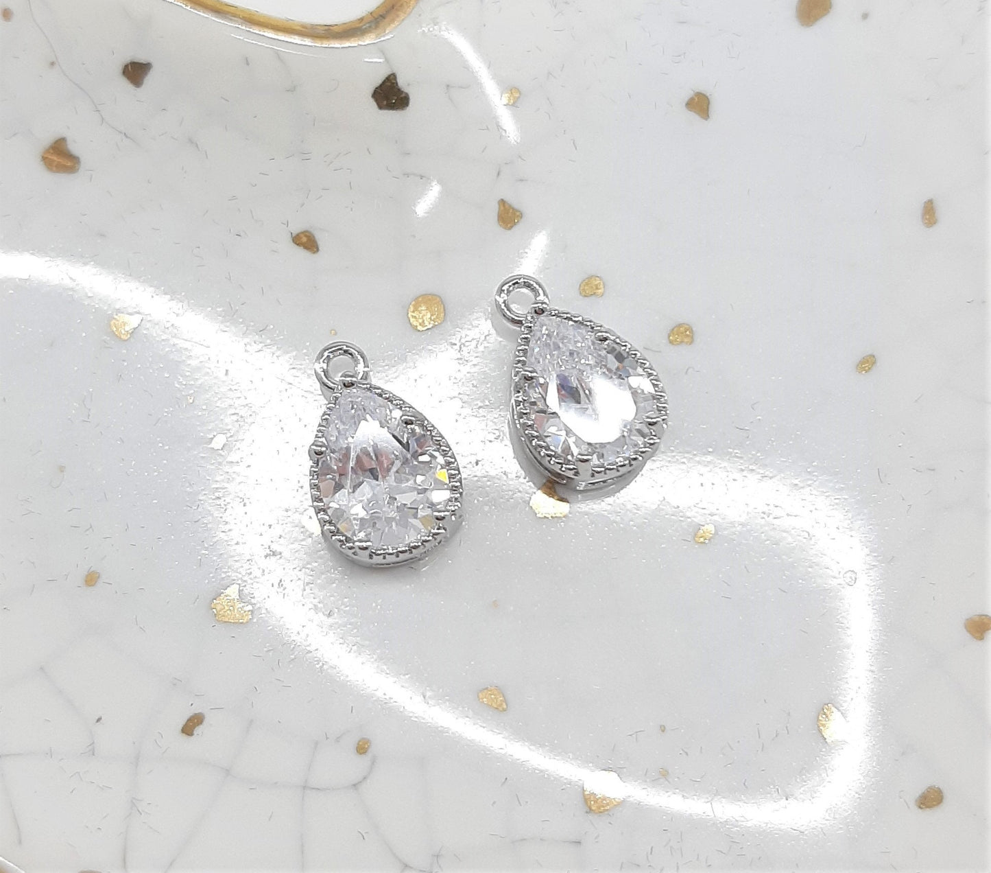 GLASS CRYSTAL DROP PENDANTS