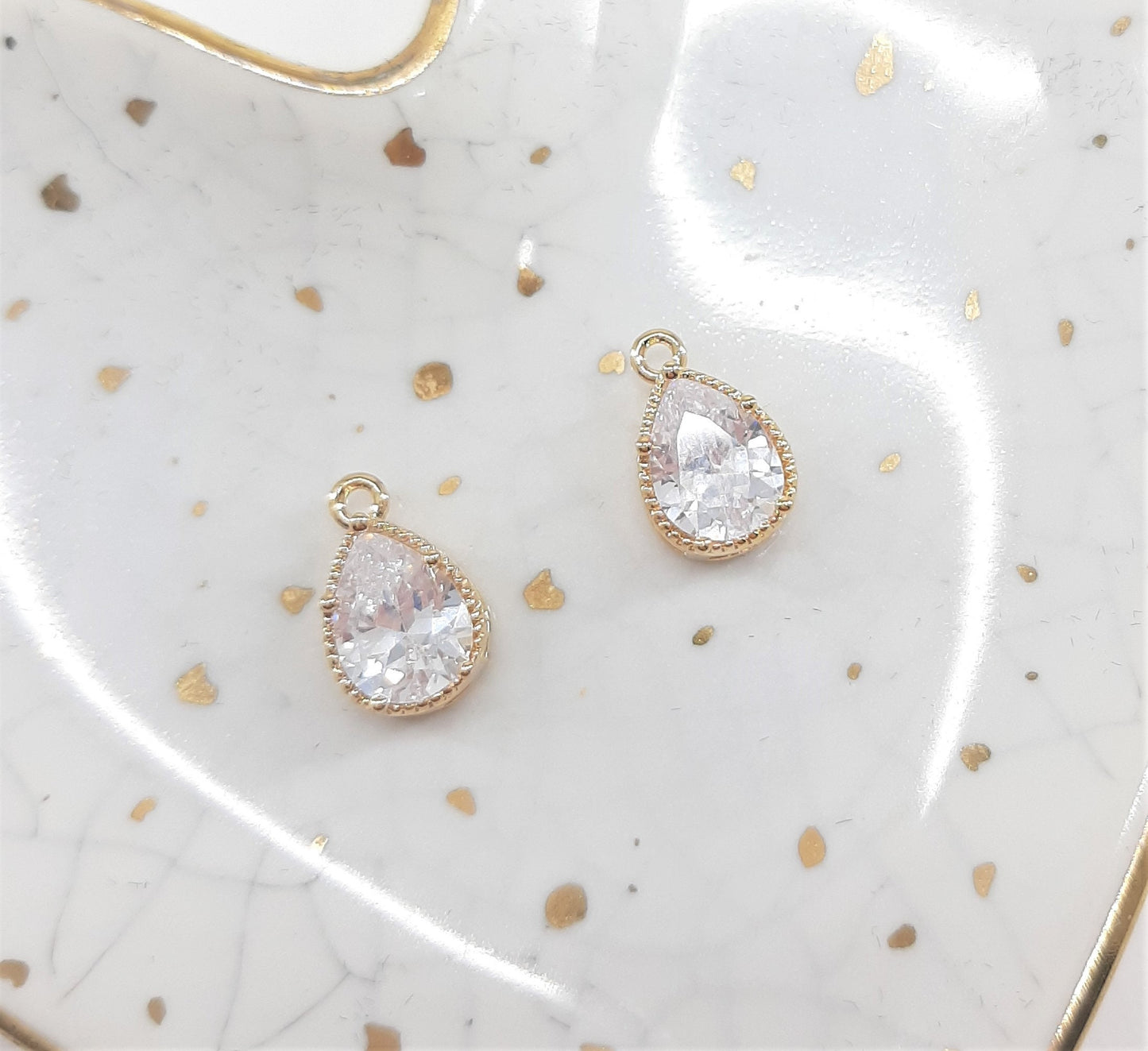 GLASS CRYSTAL DROP PENDANTS
