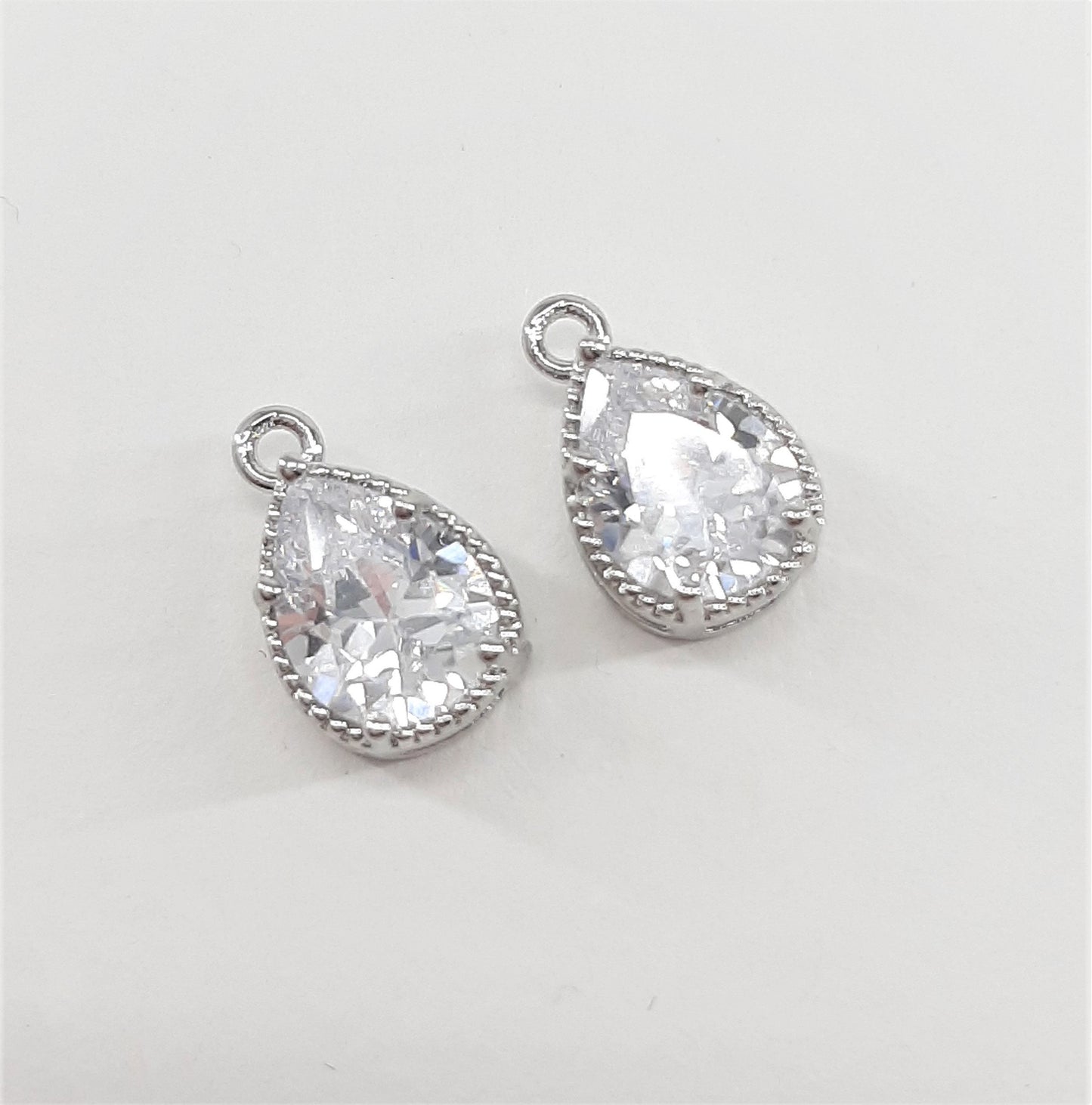 GLASS CRYSTAL DROP PENDANTS