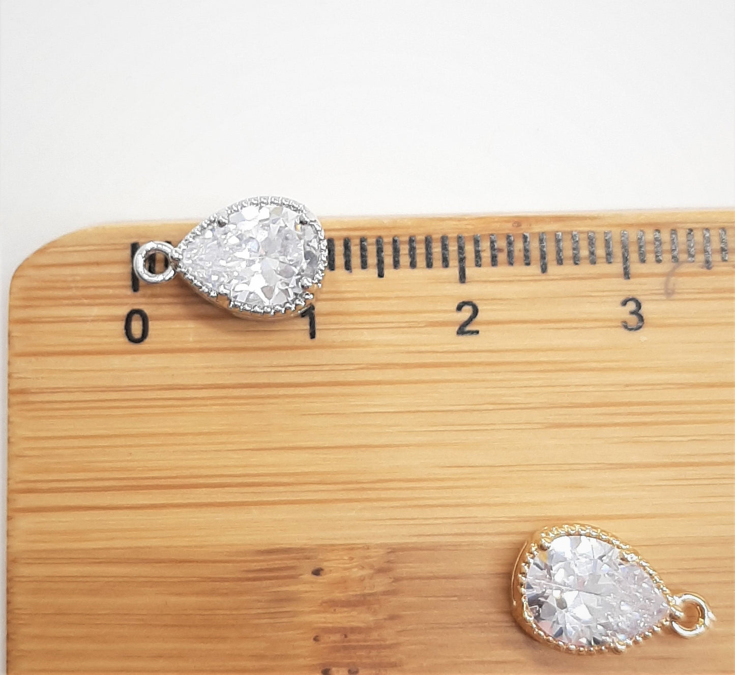 GLASS CRYSTAL DROP PENDANTS