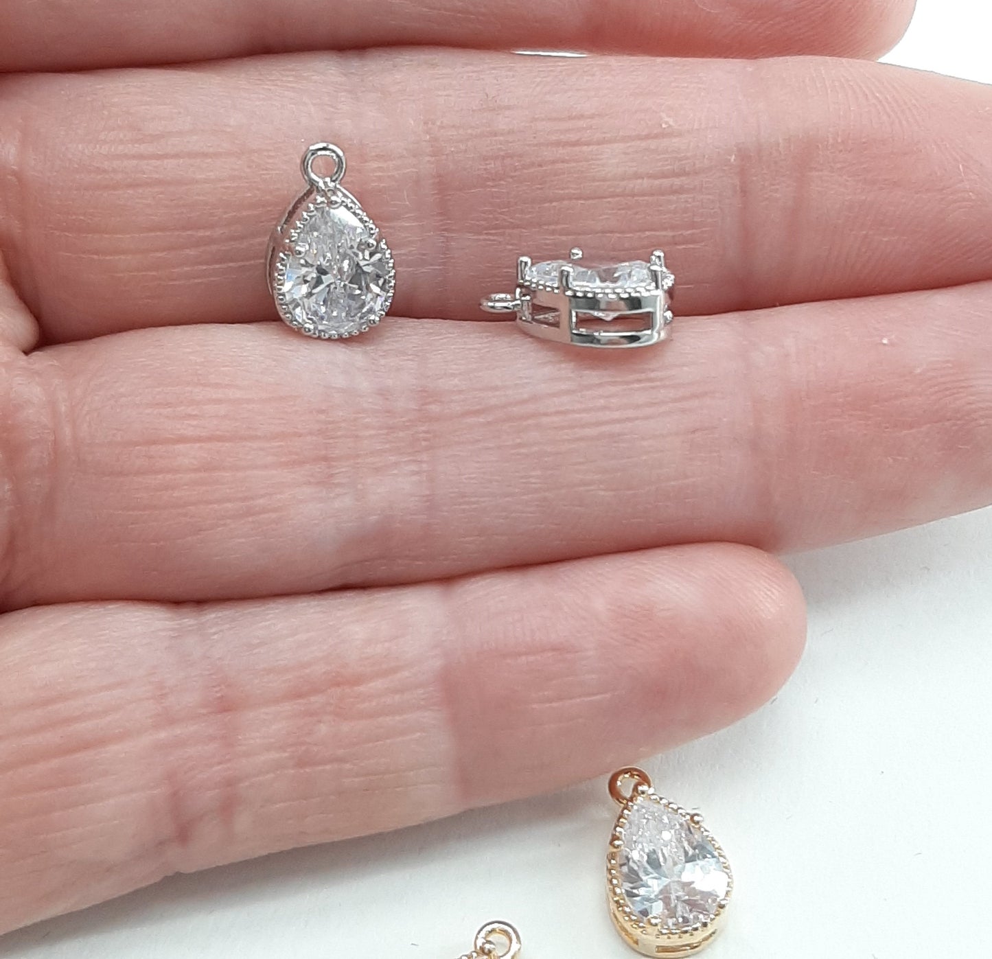 GLASS CRYSTAL DROP PENDANTS