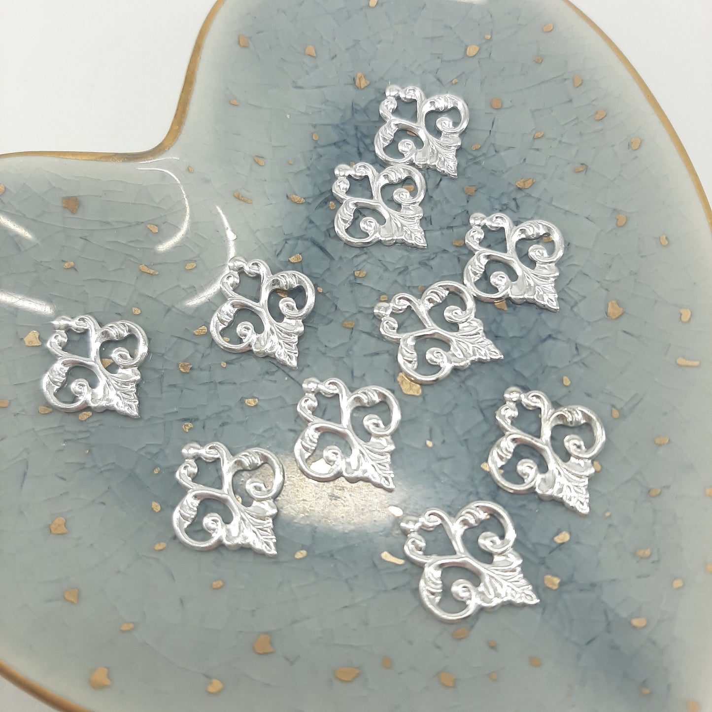 SMALL FILIGREE EMBELLISHMENTS