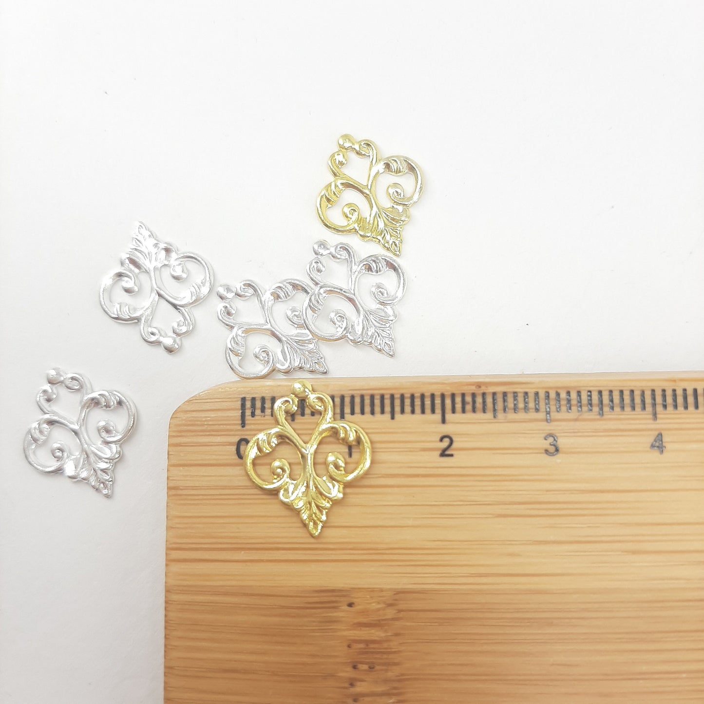 SMALL FILIGREE EMBELLISHMENTS