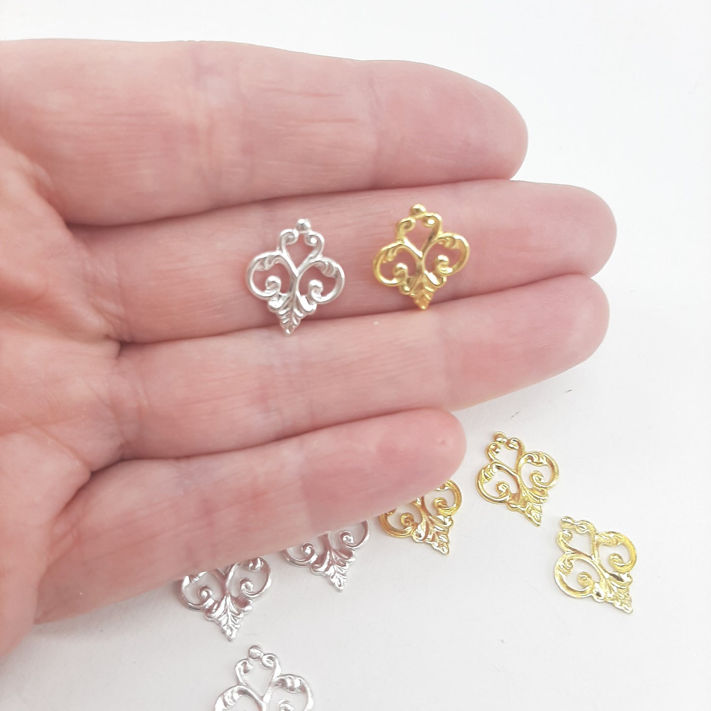 SMALL FILIGREE EMBELLISHMENTS