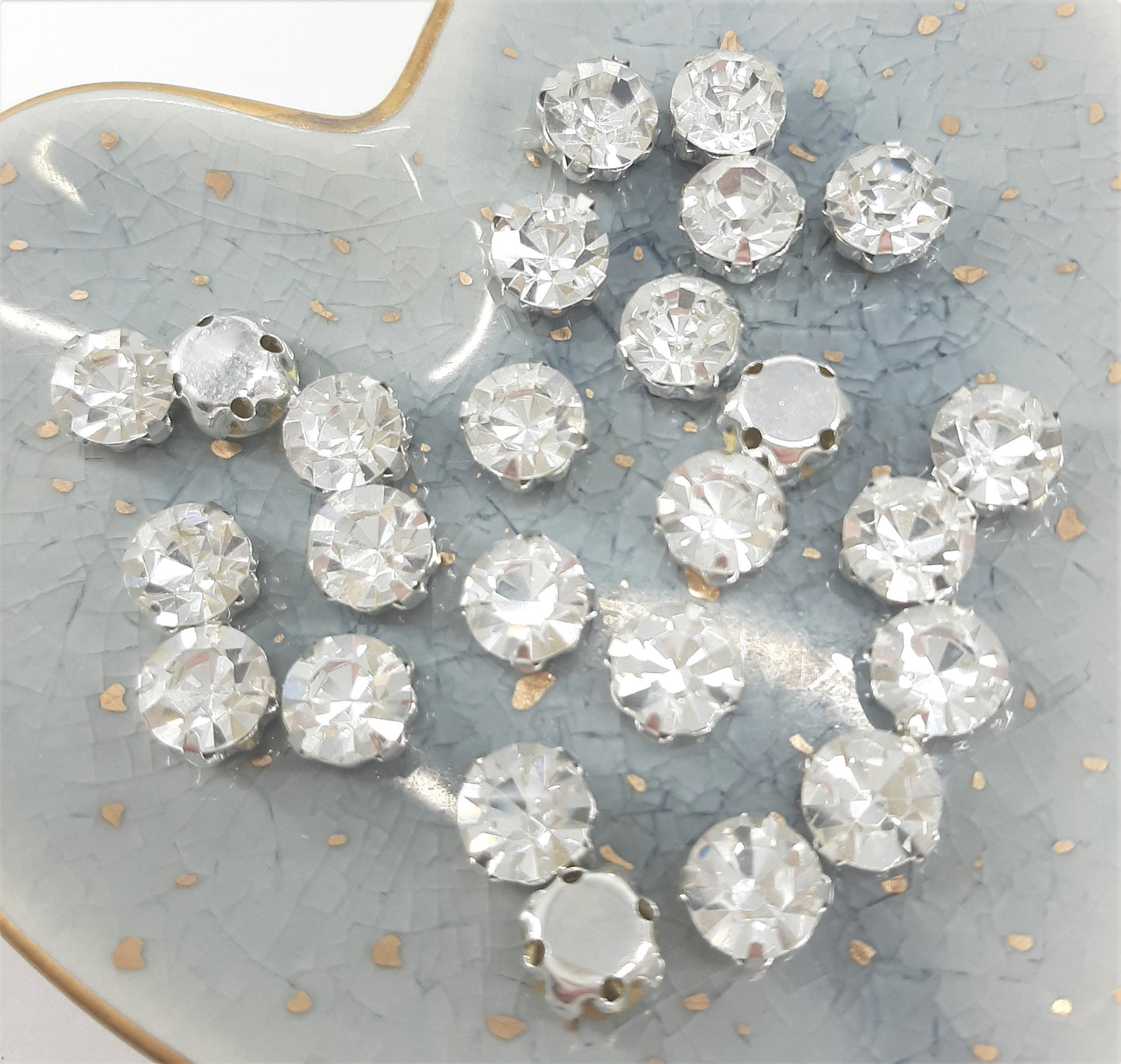 ROUND RHINESTONES IN SETTING