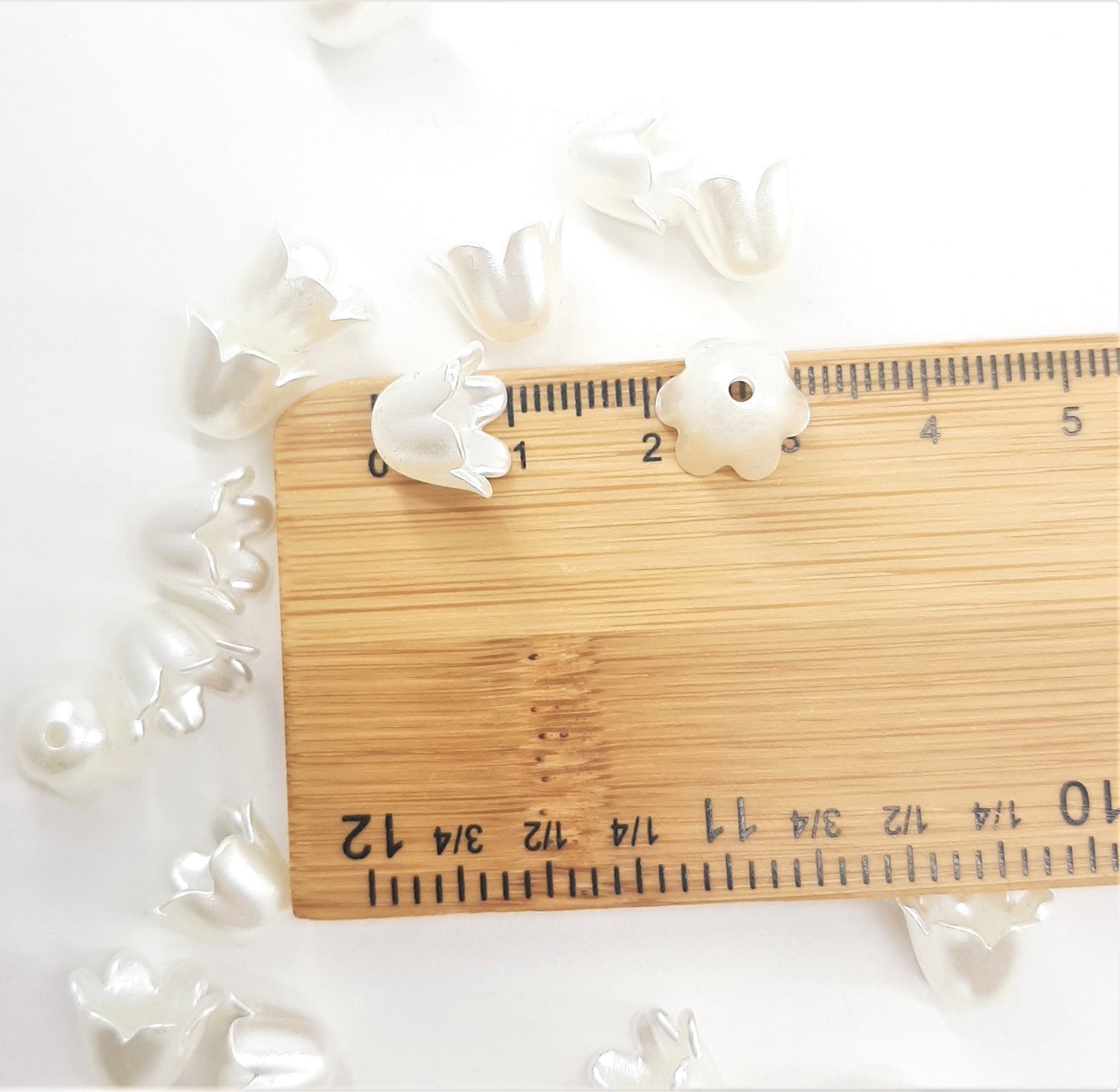 TULIP ACRYLIC FLOWER BEADS