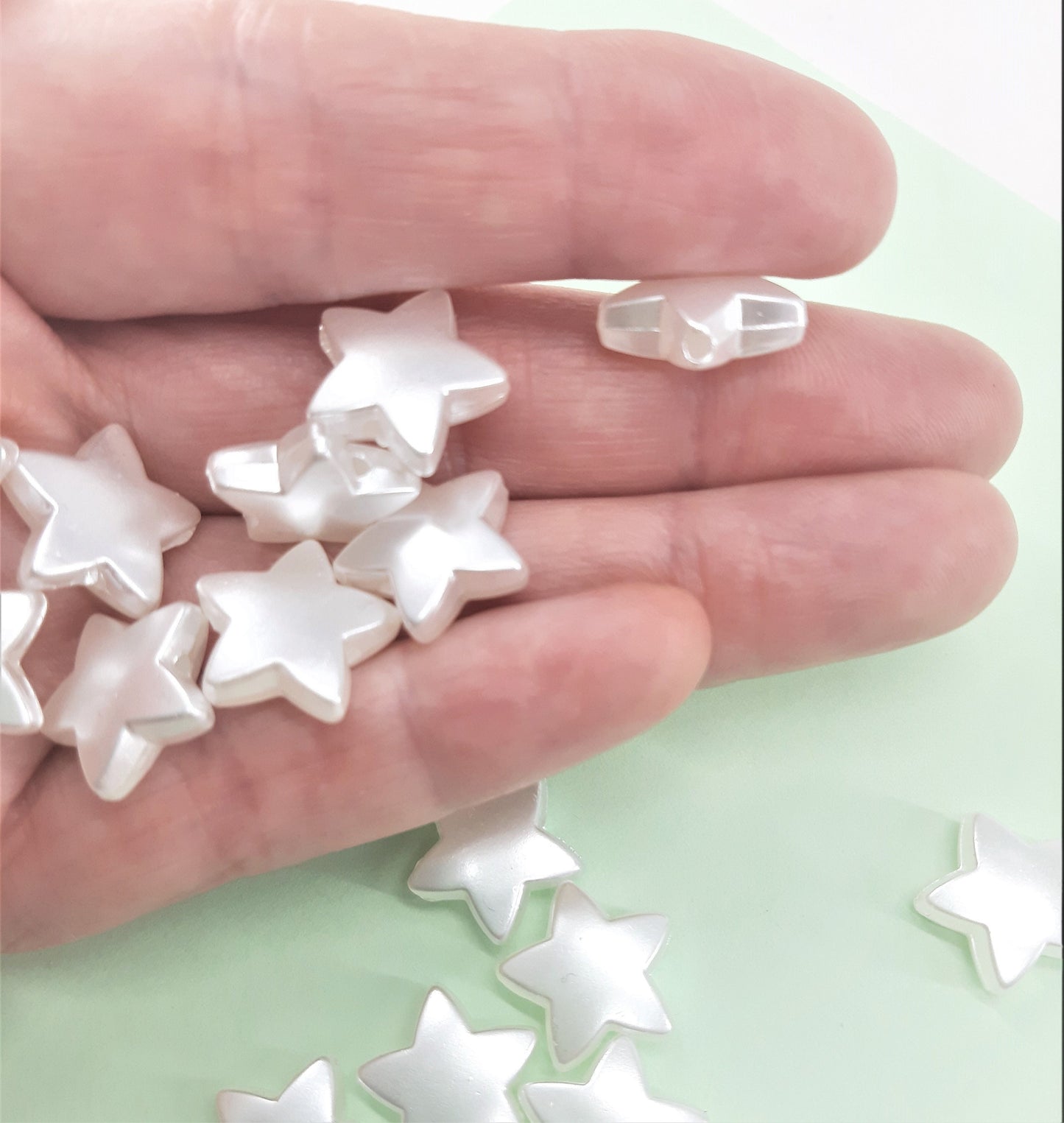WHITE ACRYLIC STAR BEADS