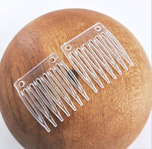 SMALL CLEAR PLASTIC COMBS