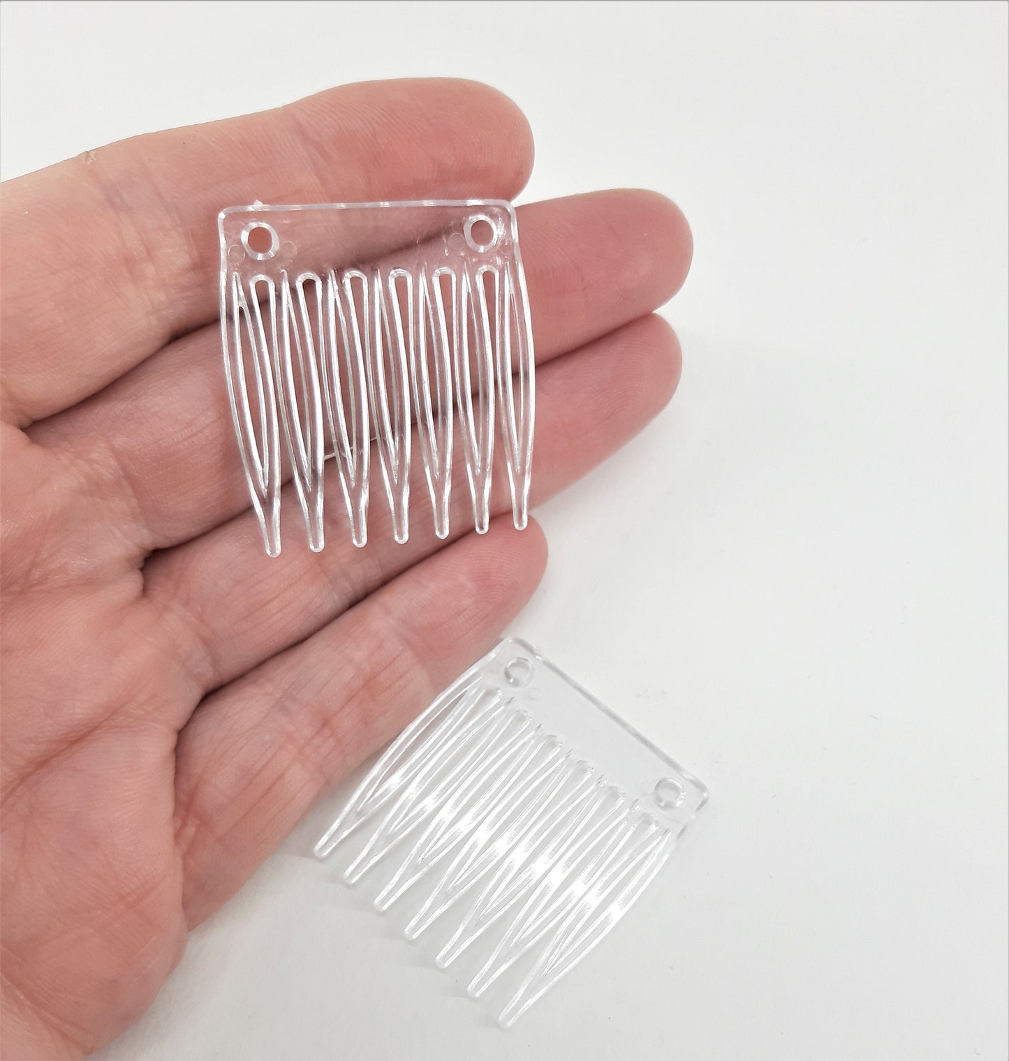 SMALL CLEAR PLASTIC COMBS