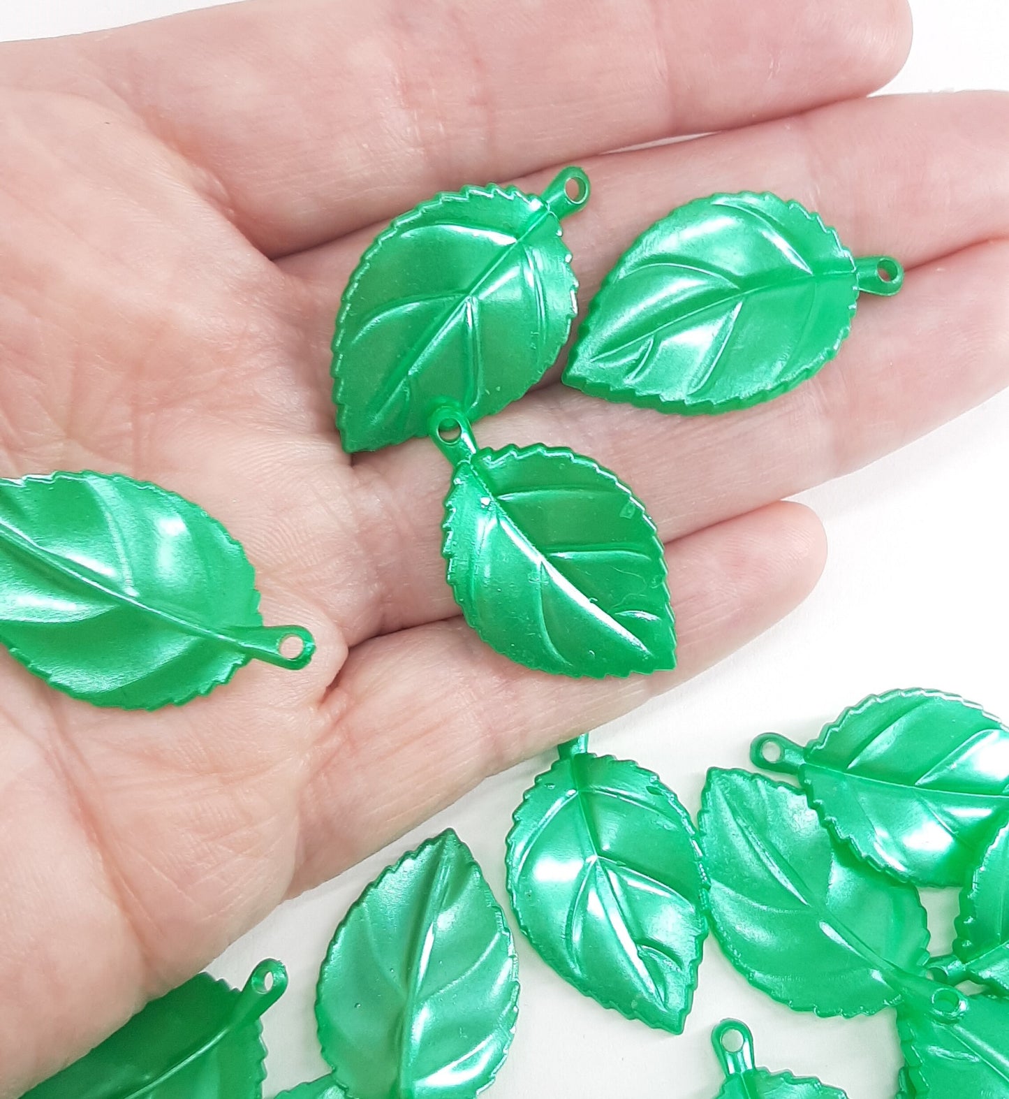 GREEN ACRYLIC LEAF BEADS