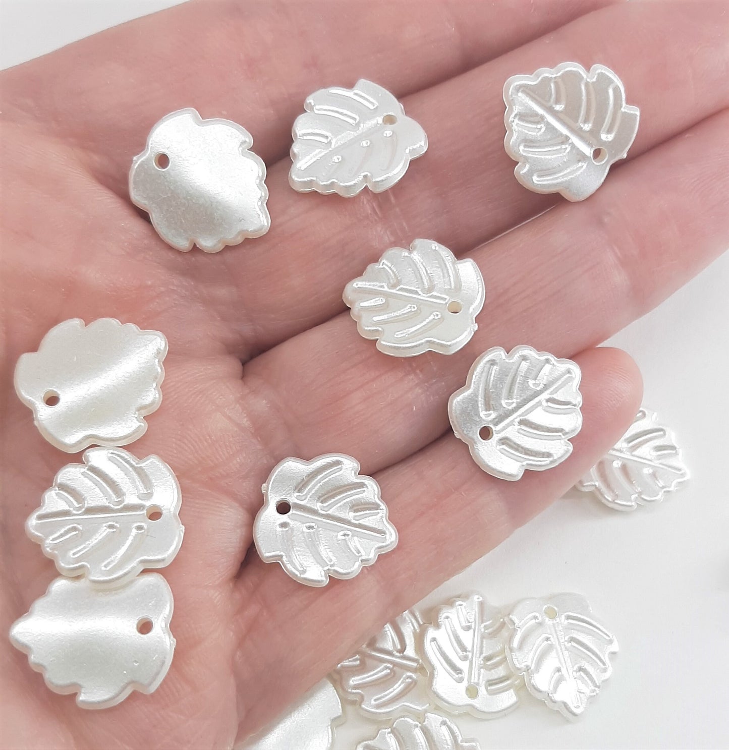 SMALL ACRYLIC LEAF BEADS