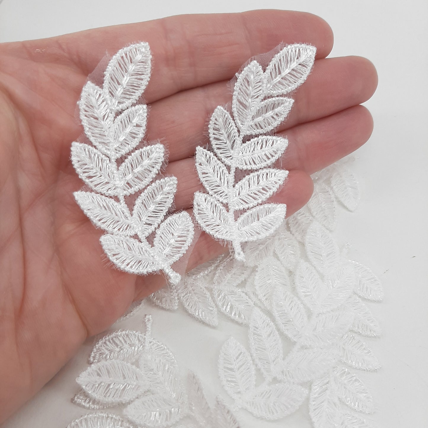 LEAF LACE APPLIQUES