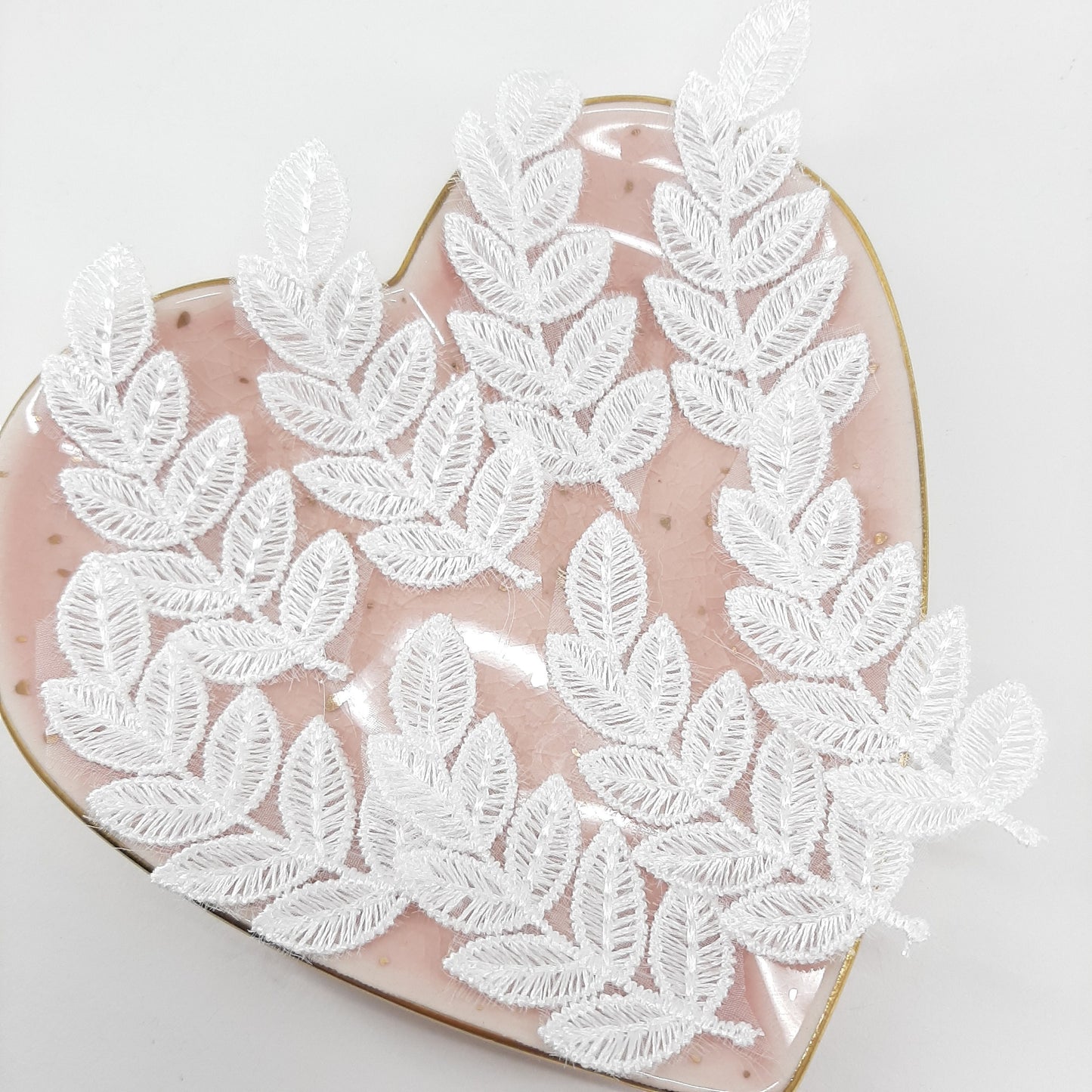LEAF LACE APPLIQUES