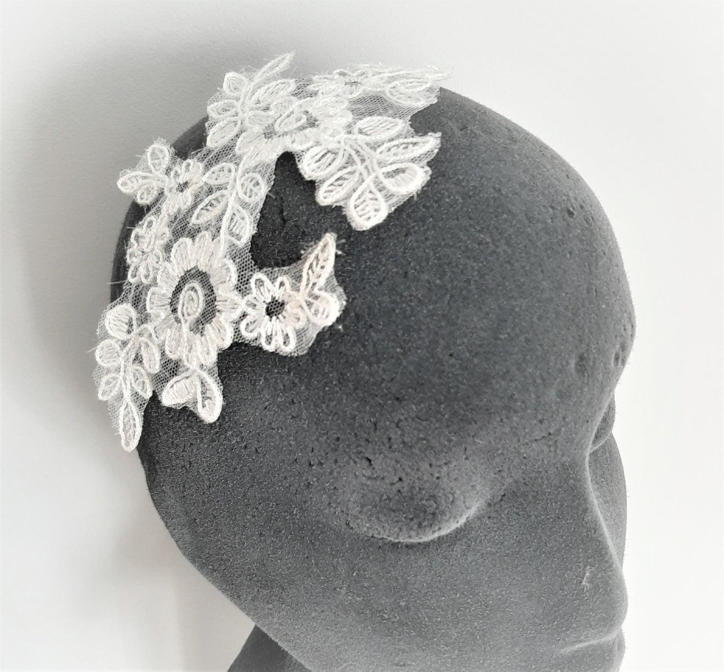 FLORAL LACE APPLIQUE